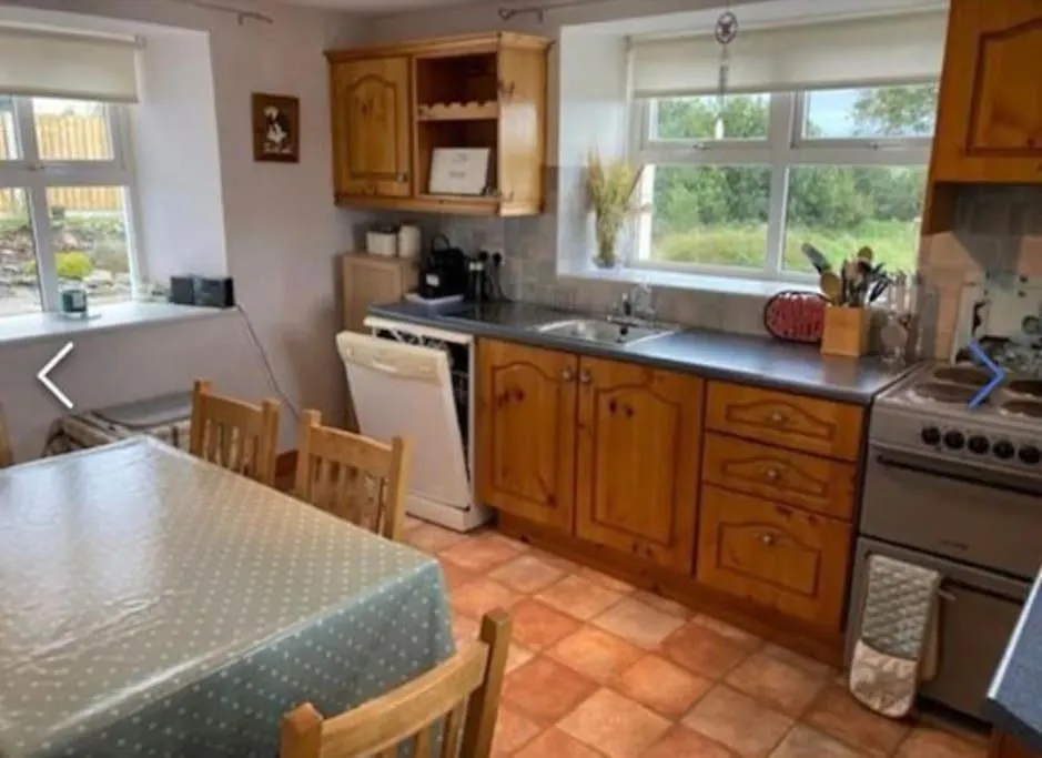 Charming 3-Bed Detached Cottage With Scenic Views Killarney 0*,  Ireland