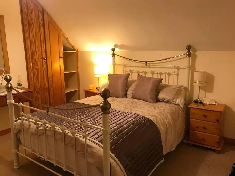 Charming 3-Bed Detached Cottage With Scenic Views Killarney 0*,